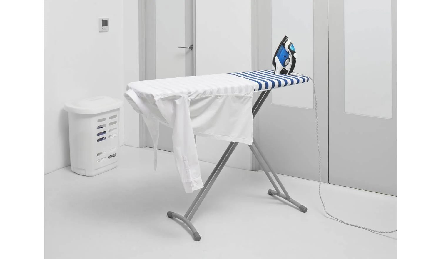 Addis 125 x 41cm Shirt Master Ironing Board Foldable Compact Storage UK - Image 4